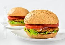 Burger de pui si cartofi pai